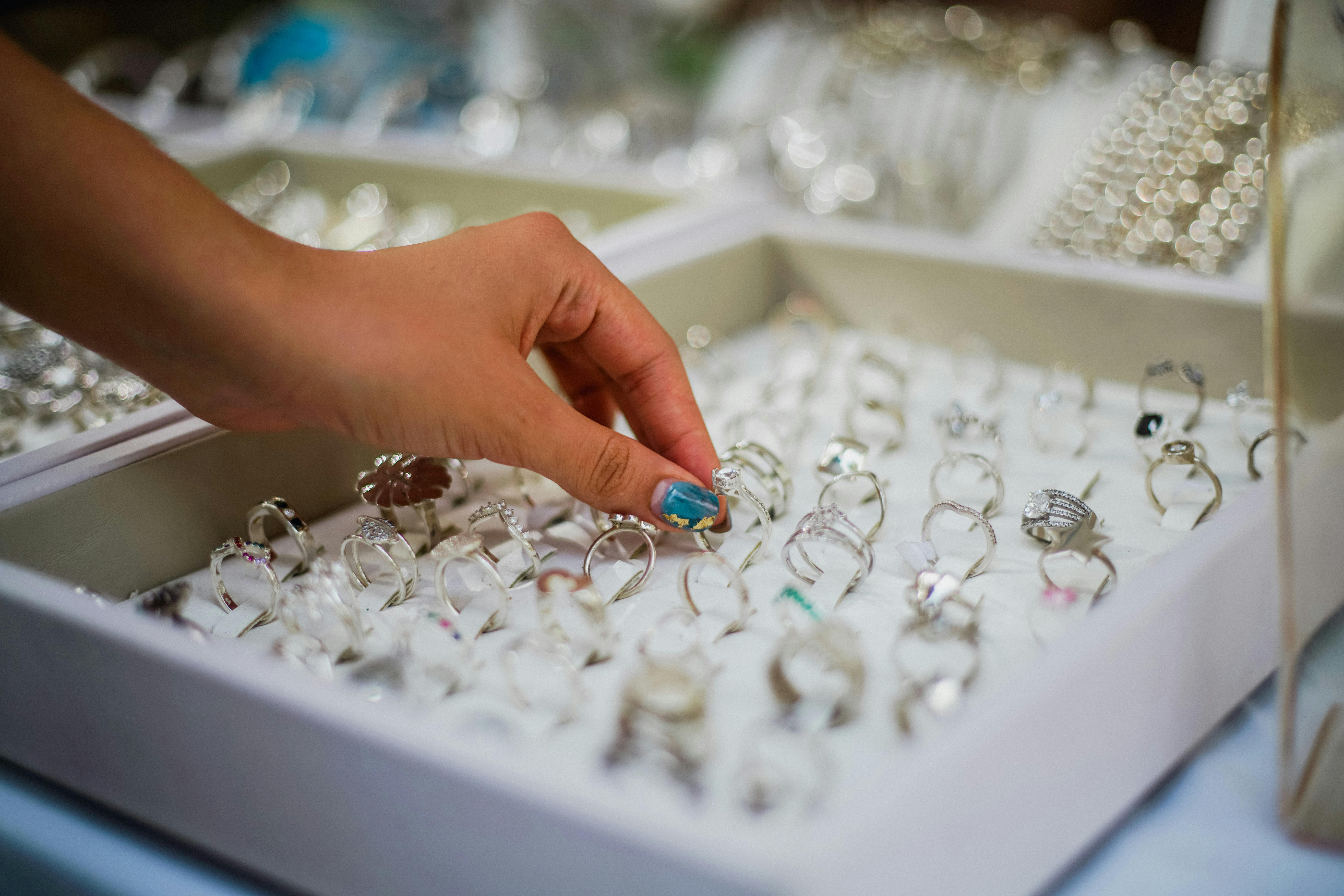 Elegant earrings display